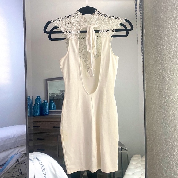 Solemio LA | XS | Off White Lace Neck Bodycon Dress - Picture 2 of 2